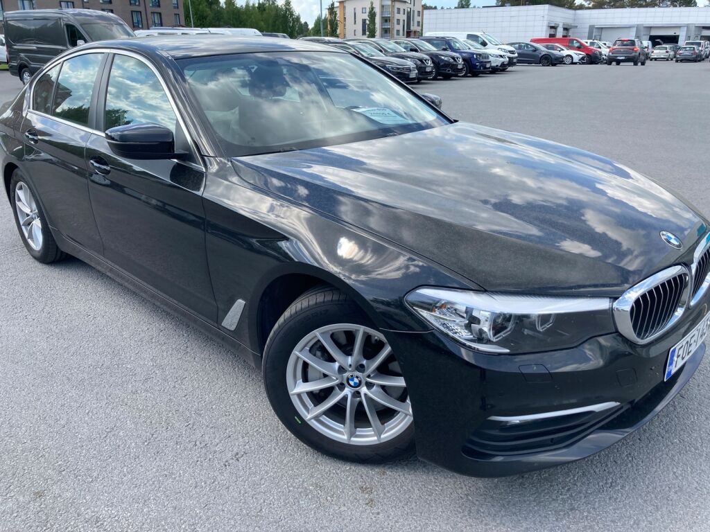 BMW 530 2022 Metallinhohto Musta