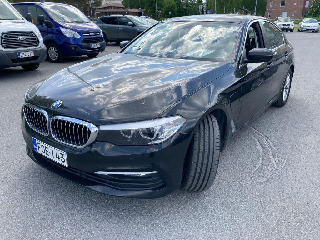 BMW 530 2022 Metallinhohto Musta