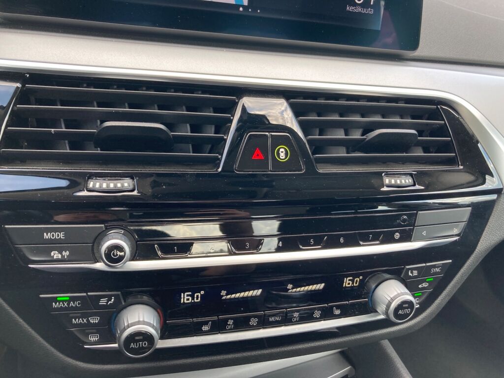 BMW 530 2022 Metallinhohto Musta