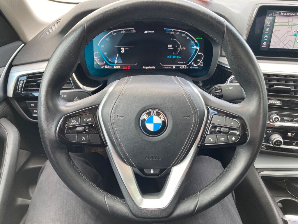 BMW 530 2022 Metallinhohto Musta