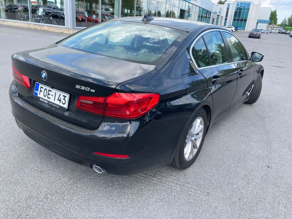BMW 530 2022 Metallinhohto Musta