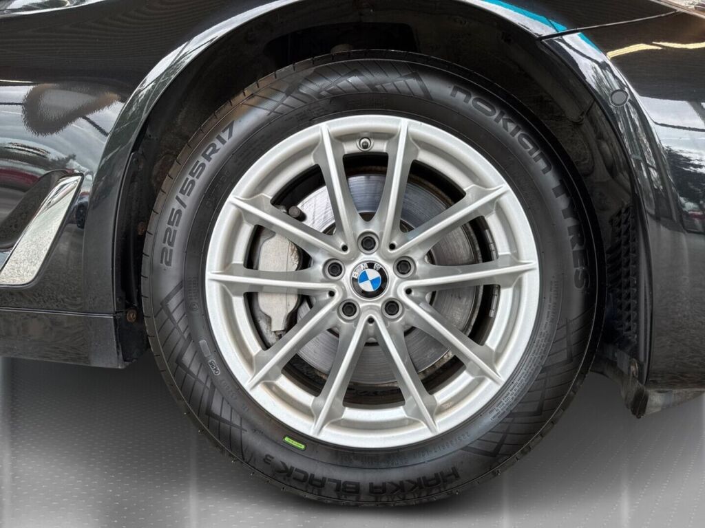 BMW 530 2022 Metallinhohto Musta