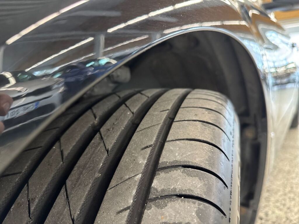 BMW 530 2022 Metallinhohto Musta