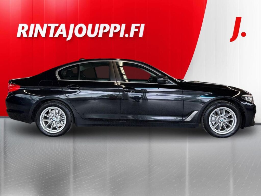 BMW 530 2022 Metallinhohto Musta