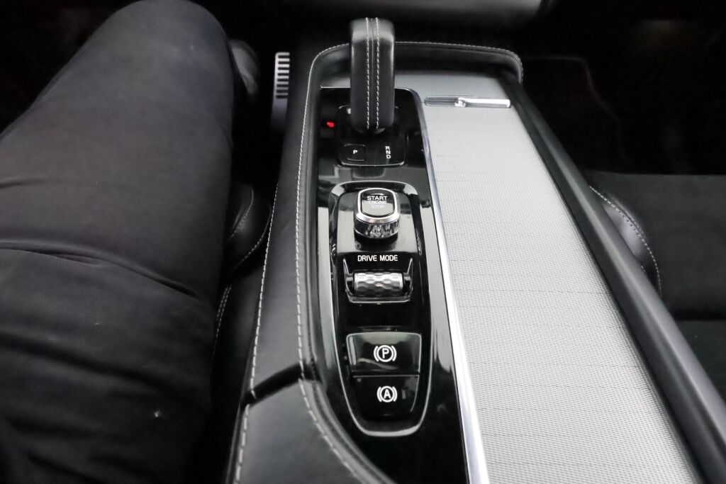 Volvo XC90 2020 Sininen