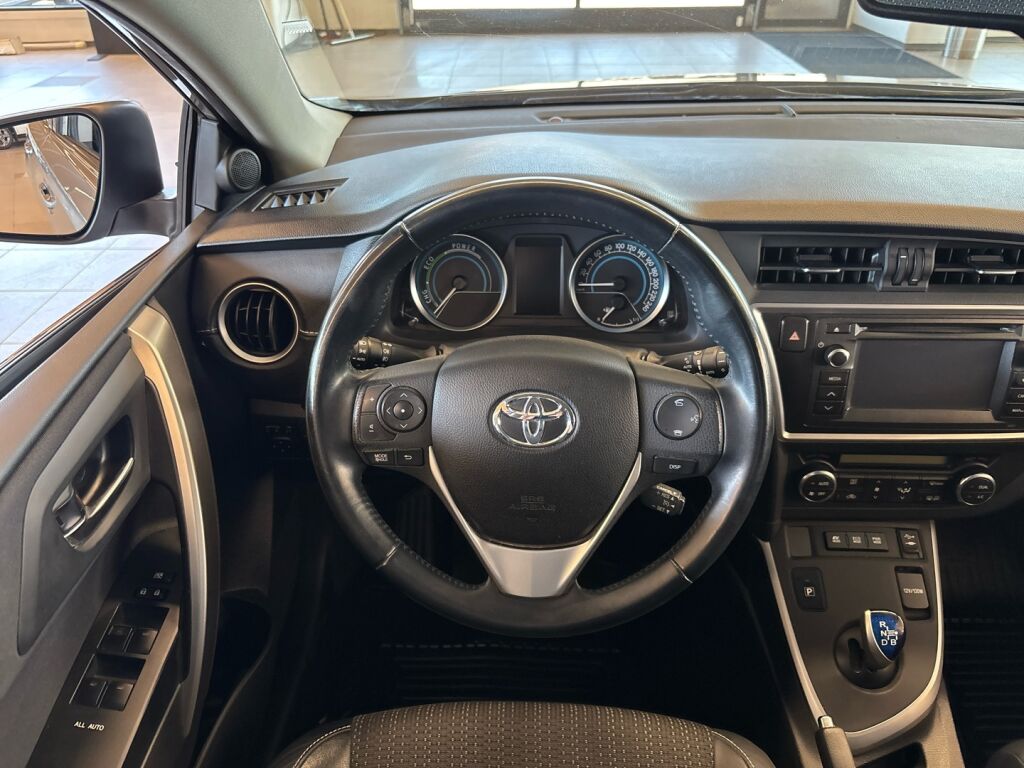 Toyota Auris 2014 Ruskea (beige)