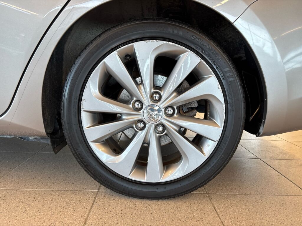 Toyota Auris 2014 Ruskea (beige)