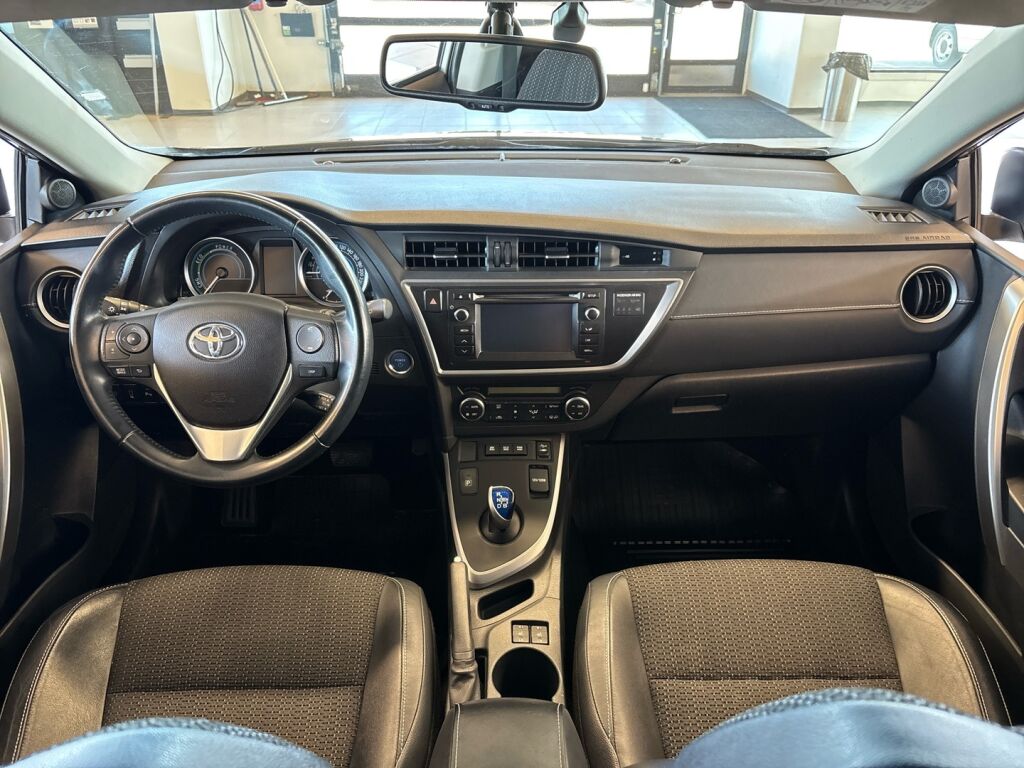 Toyota Auris 2014 Ruskea (beige)