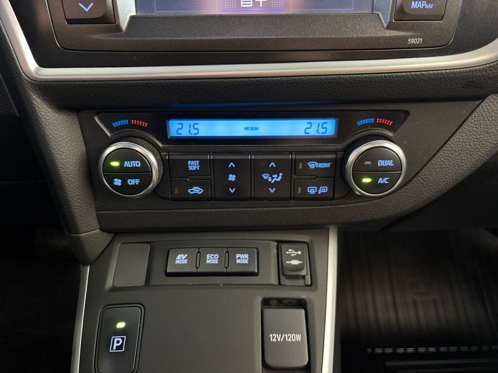 Toyota Auris 2014 Ruskea (beige)