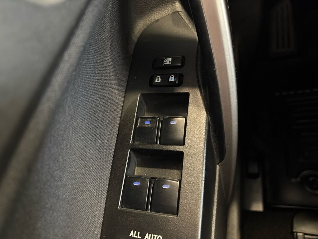 Toyota Auris 2014 Ruskea (beige)