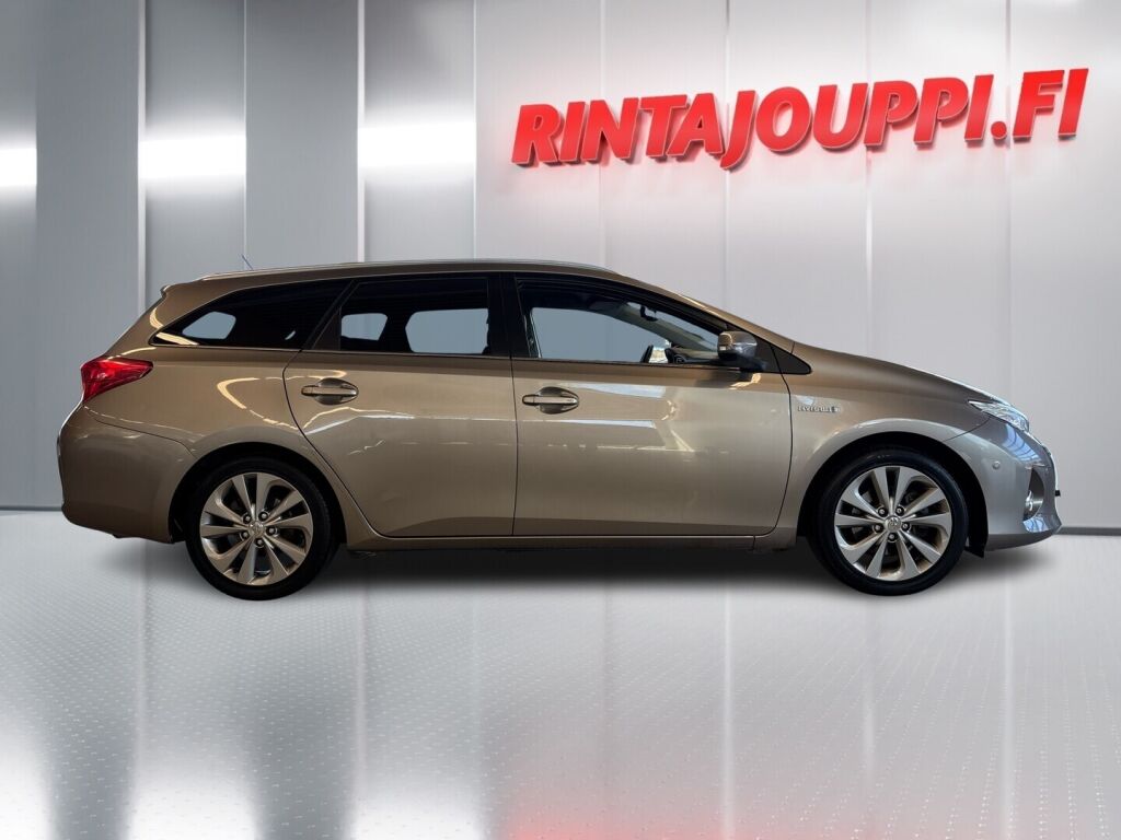Toyota Auris 2014 Ruskea (beige)