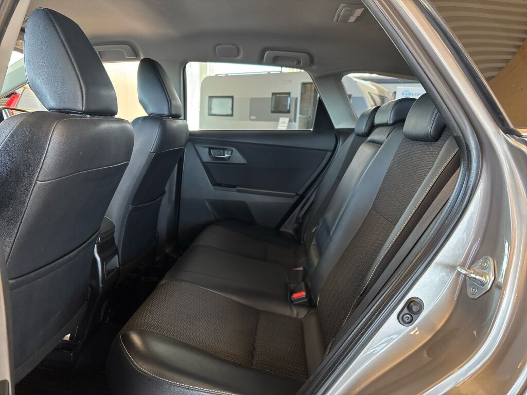 Toyota Auris 2014 Ruskea (beige)