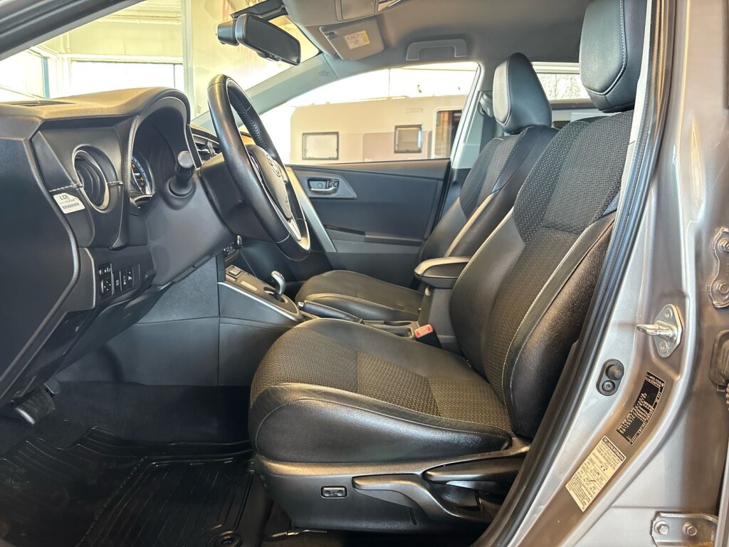 Toyota Auris 2014 Ruskea (beige)