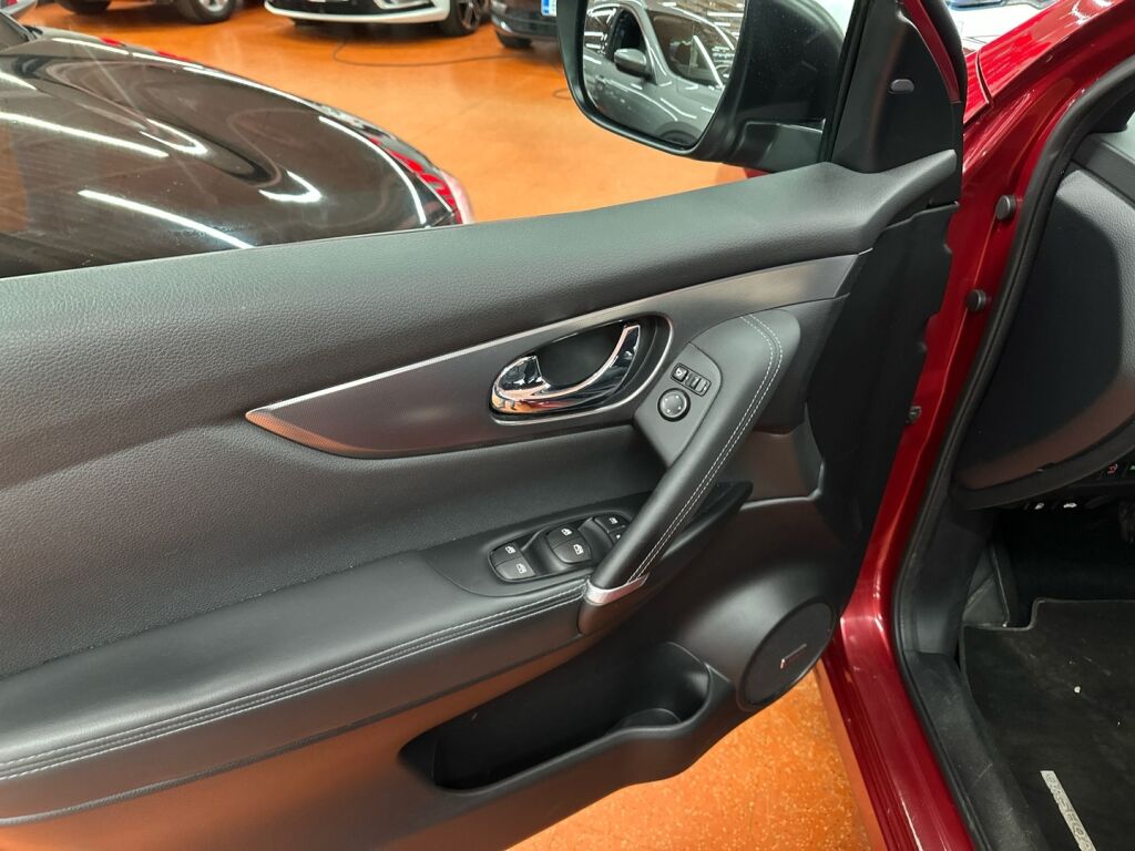 Nissan Qashqai 2019 Punainen