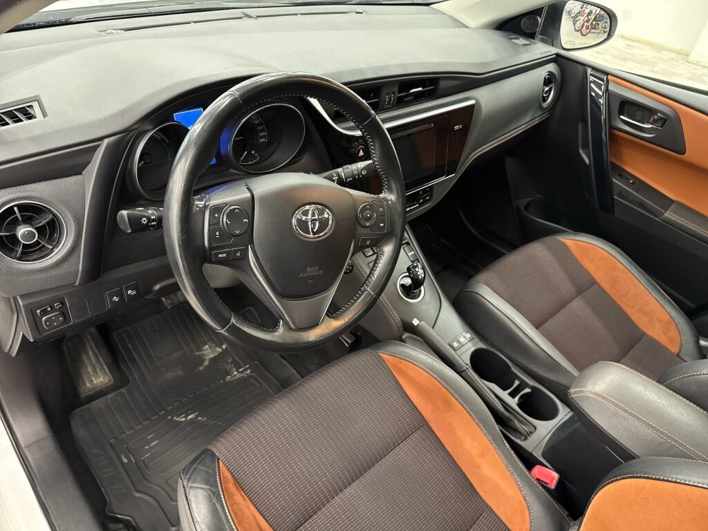 Toyota Auris 2016 Valkoinen