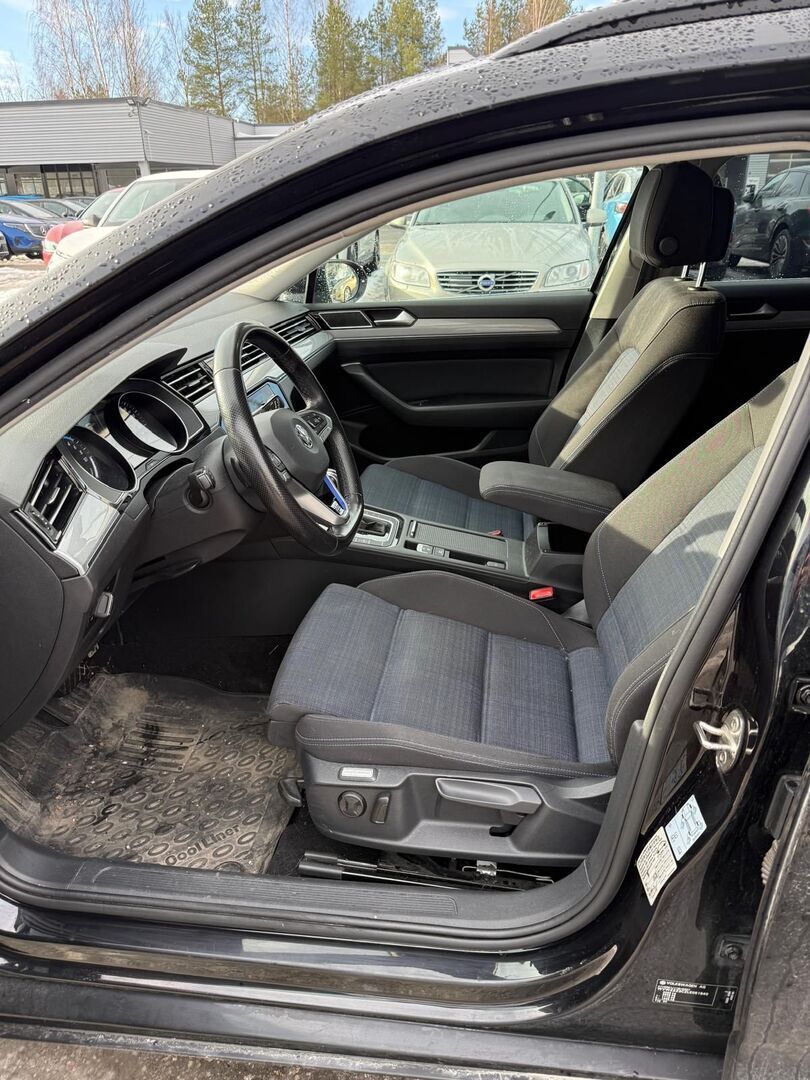 Volkswagen Passat 2020 Musta
