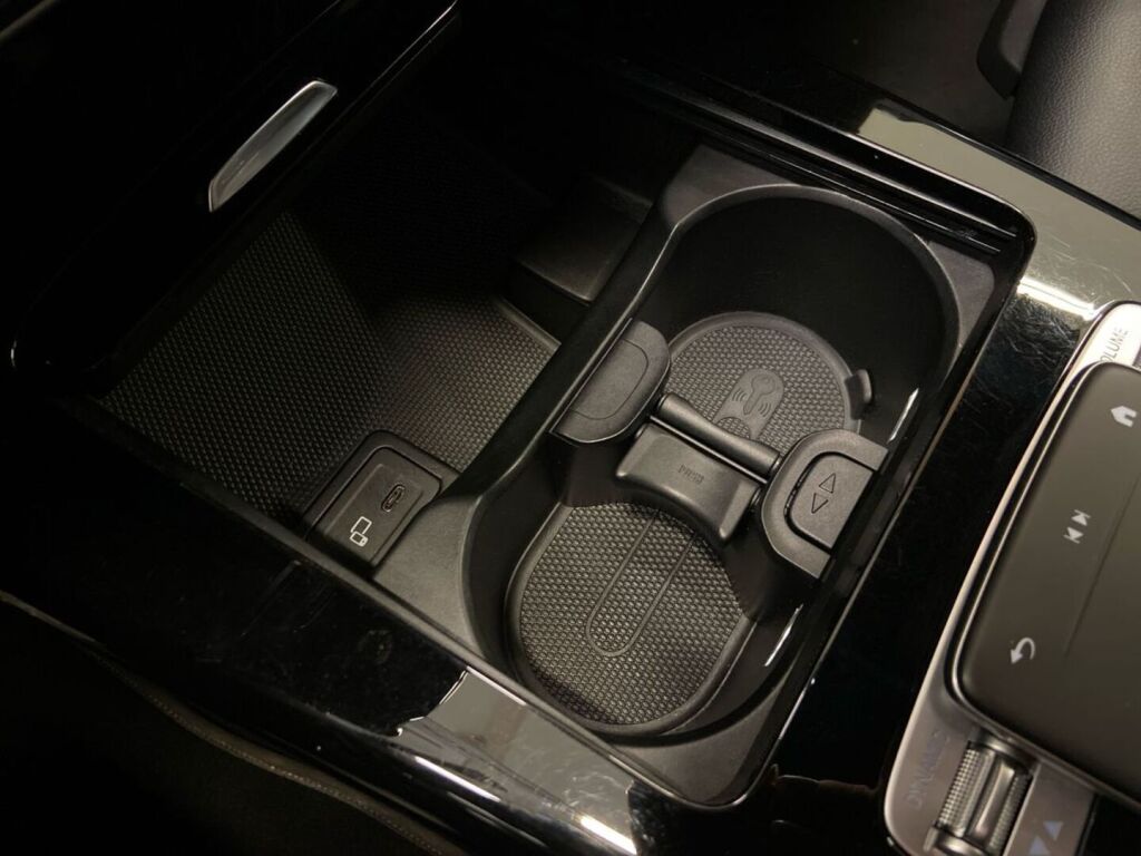 Mercedes-Benz CLA 2020 Musta