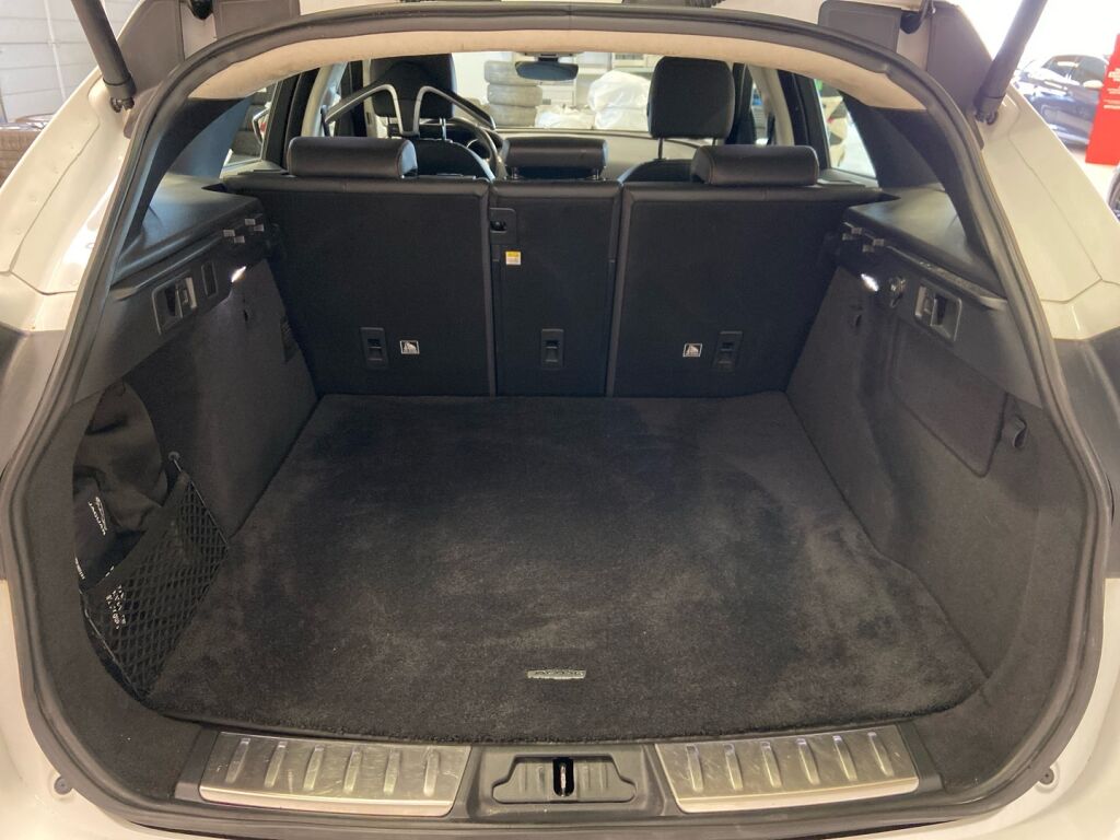 Jaguar F-PACE 2019 Valkoinen