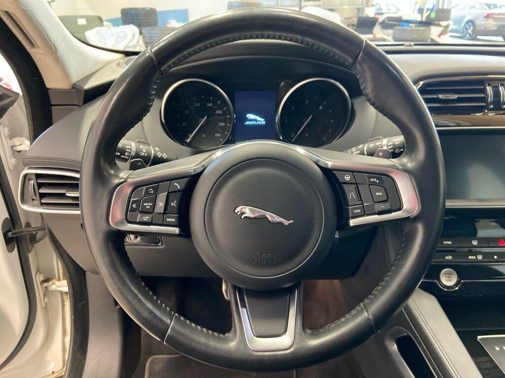 Jaguar F-PACE 2019 Valkoinen