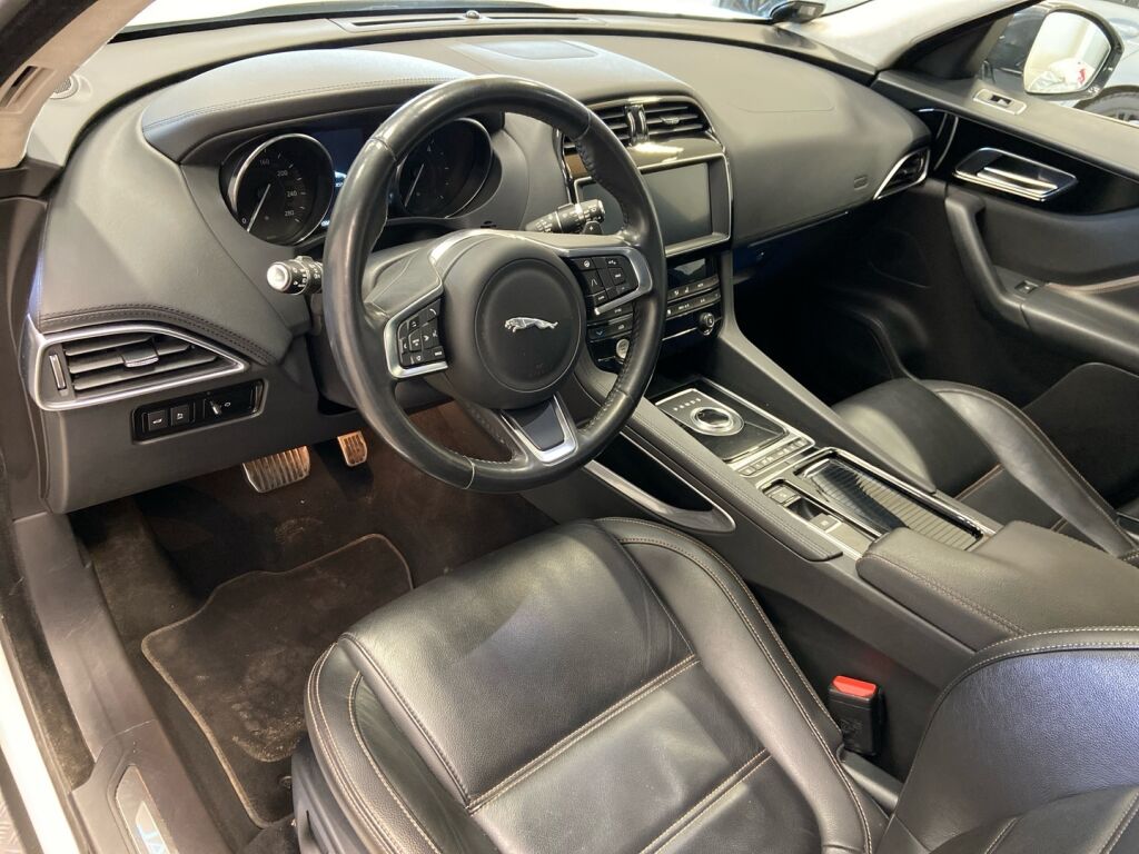 Jaguar F-PACE 2019 Valkoinen