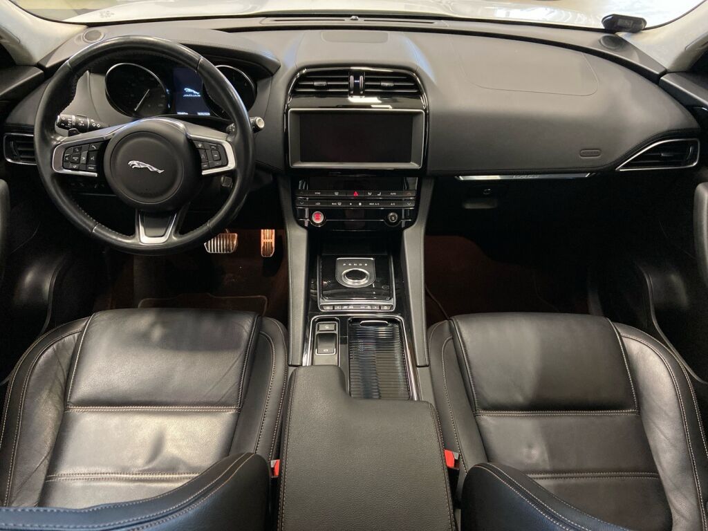 Jaguar F-PACE 2019 Valkoinen