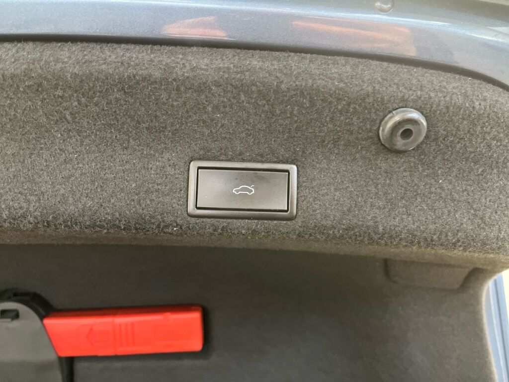 Volkswagen Passat 2016 Met. Sininen