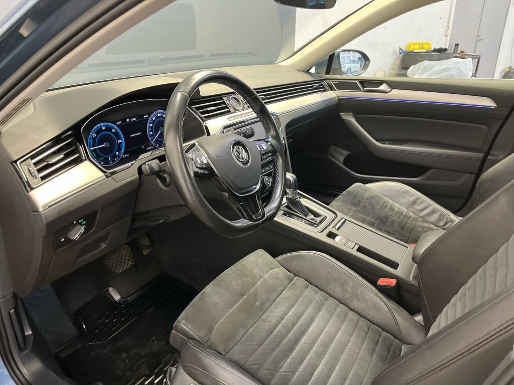 Volkswagen Passat 2016 Met. Sininen