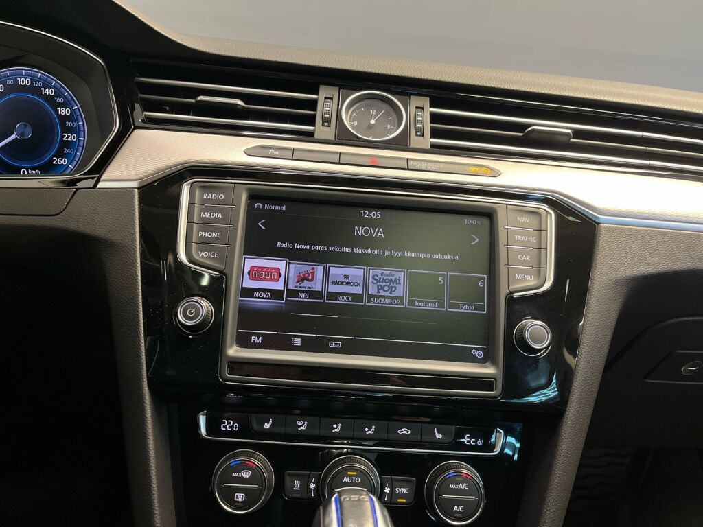 Volkswagen Passat 2016 Met. Sininen