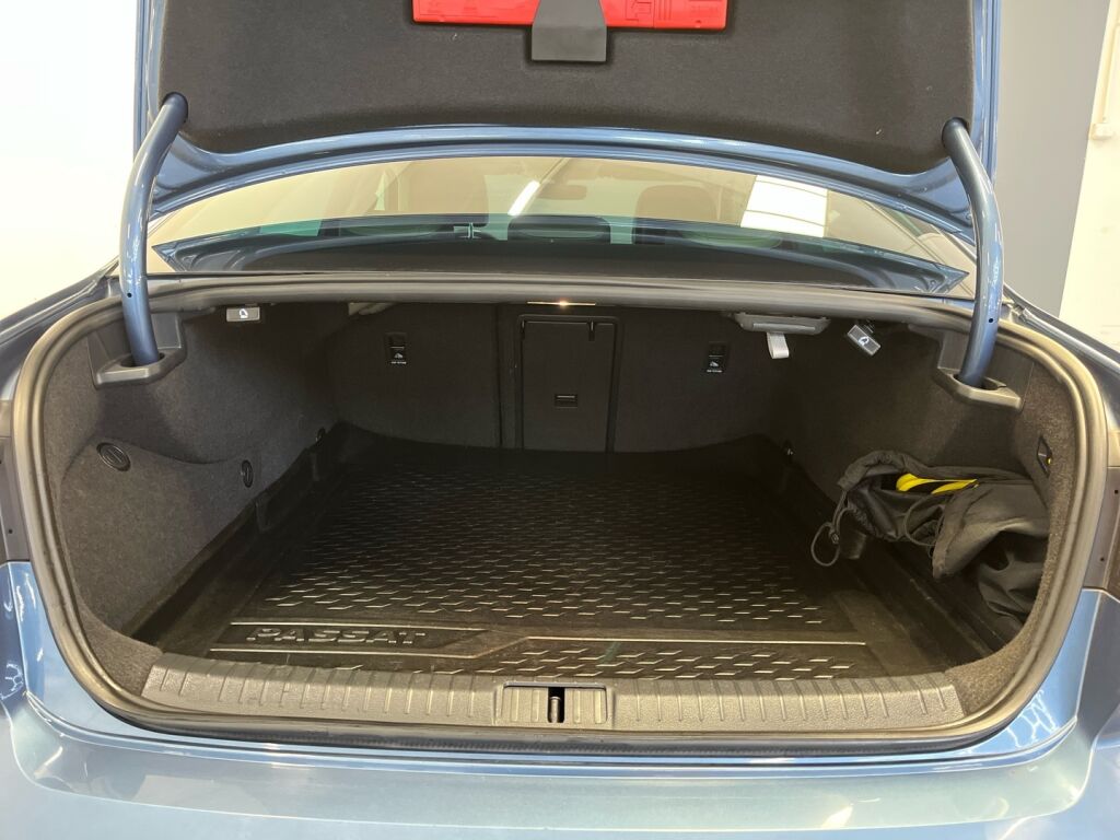 Volkswagen Passat 2016 Met. Sininen