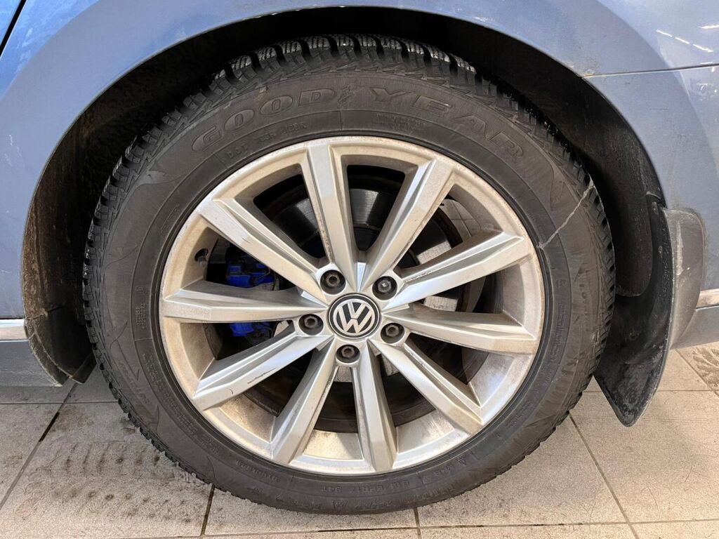 Volkswagen Passat 2016 Met. Sininen