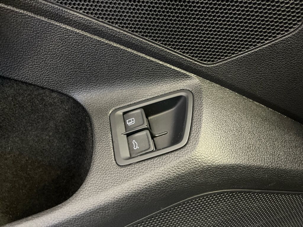 Volkswagen Passat 2016 Met. Sininen