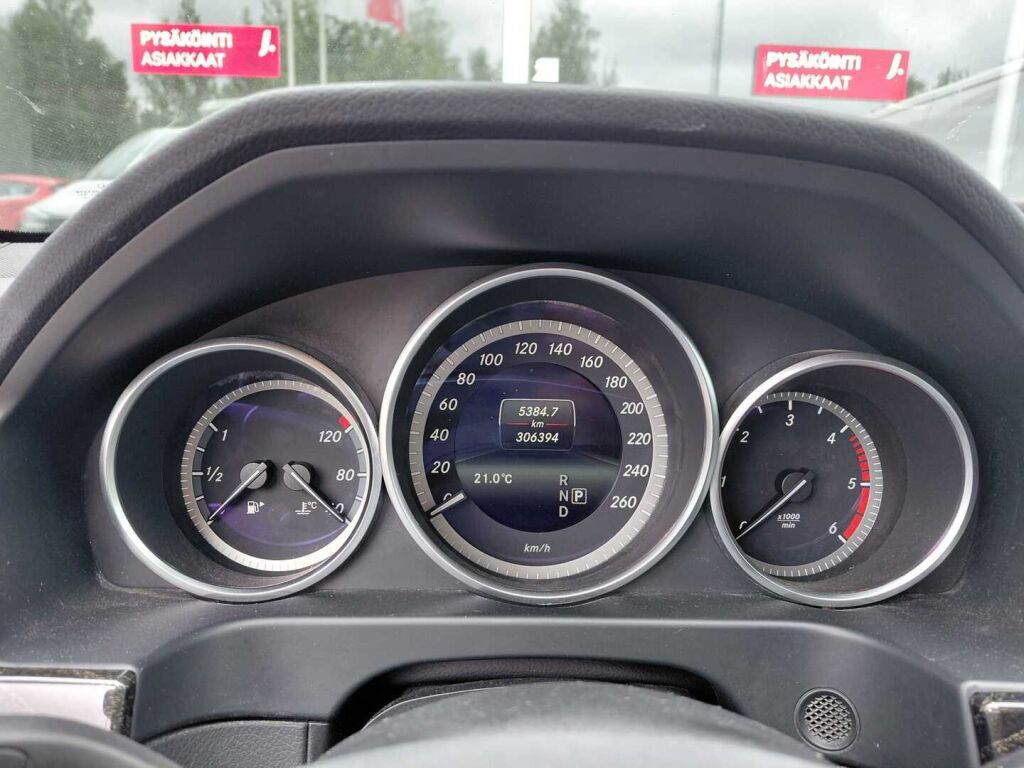 Mercedes-Benz E 2016 Musta