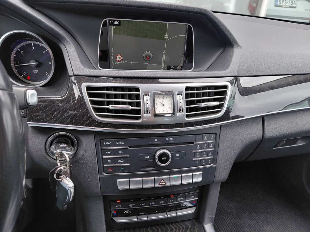 Mercedes-Benz E 2016 Musta