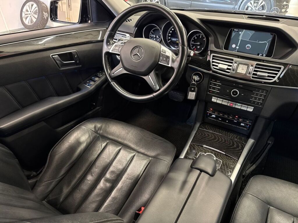 Mercedes-Benz E 2016 Musta