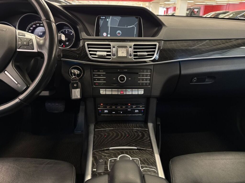 Mercedes-Benz E 2016 Musta