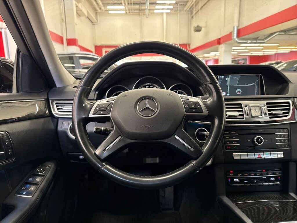 Mercedes-Benz E 2016 Musta