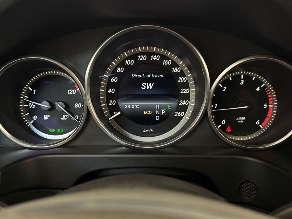 Mercedes-Benz E 2016 Musta
