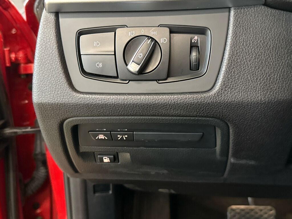 BMW 330 2016 Punainen