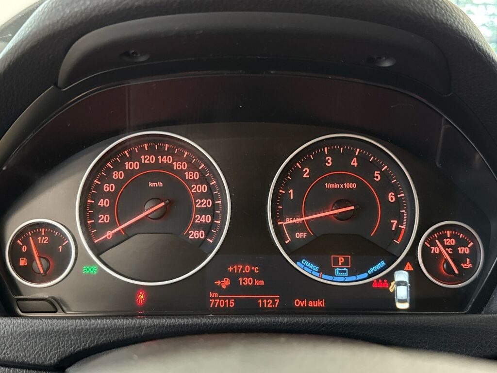 BMW 330 2016 Punainen