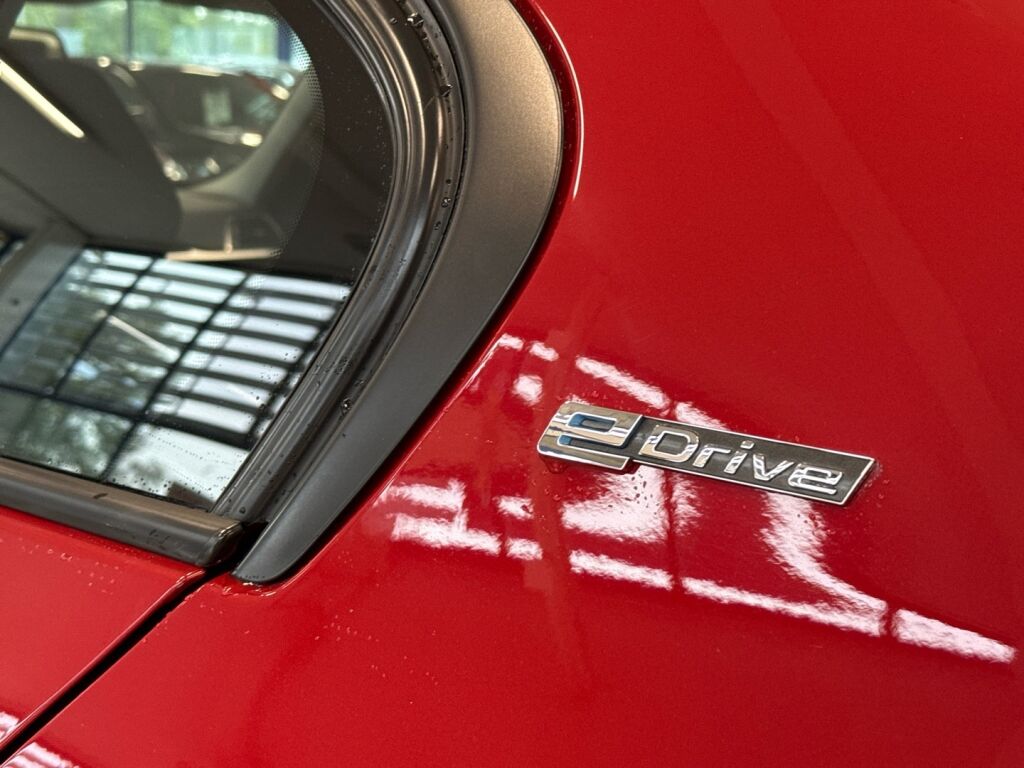 BMW 330 2016 Punainen