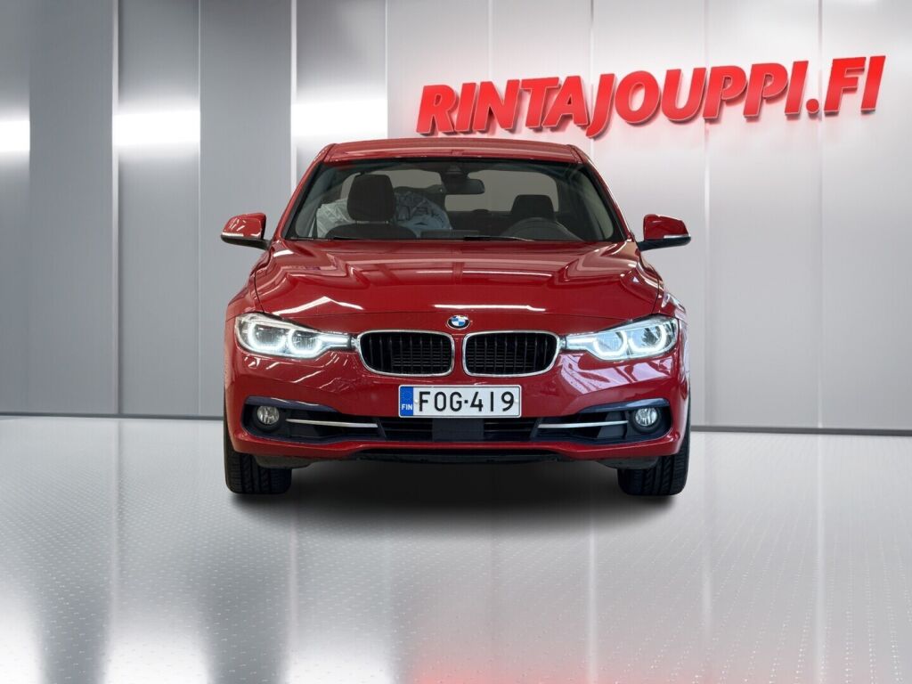 BMW 330 2016 Punainen