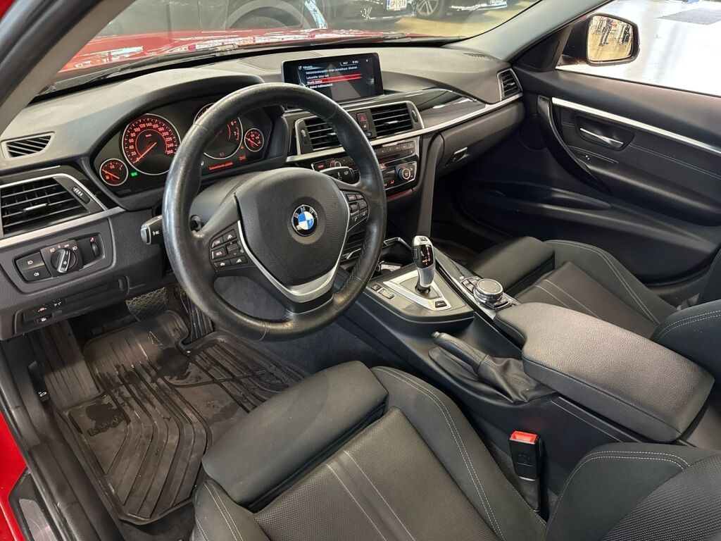 BMW 330 2016 Punainen