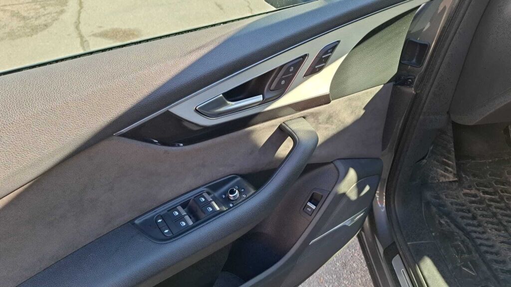 Audi e-tron 2017 Harmaa