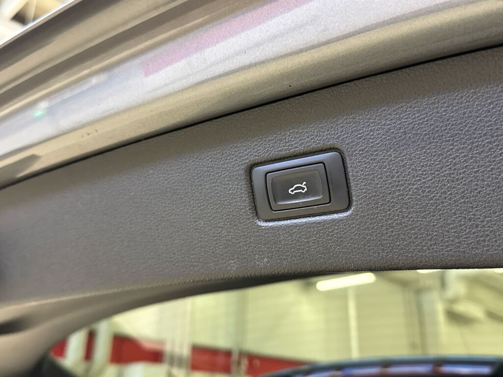 Audi Q7 2017 Harmaa