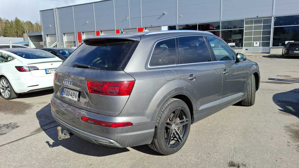 Audi e-tron 2017 Harmaa