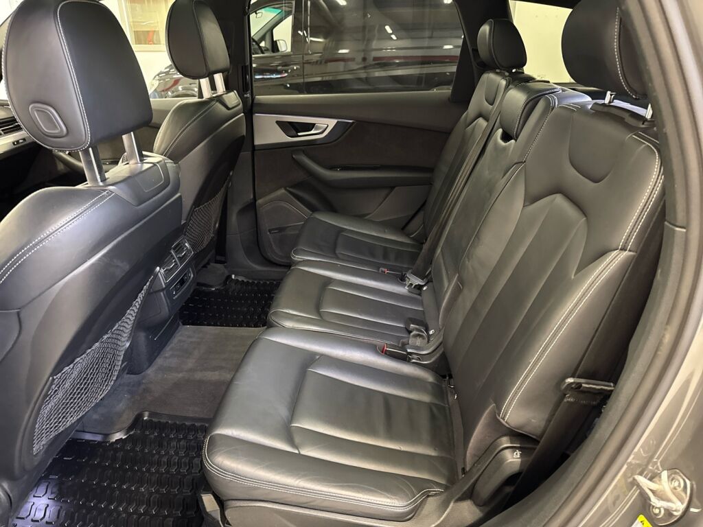 Audi Q7 2017 Harmaa