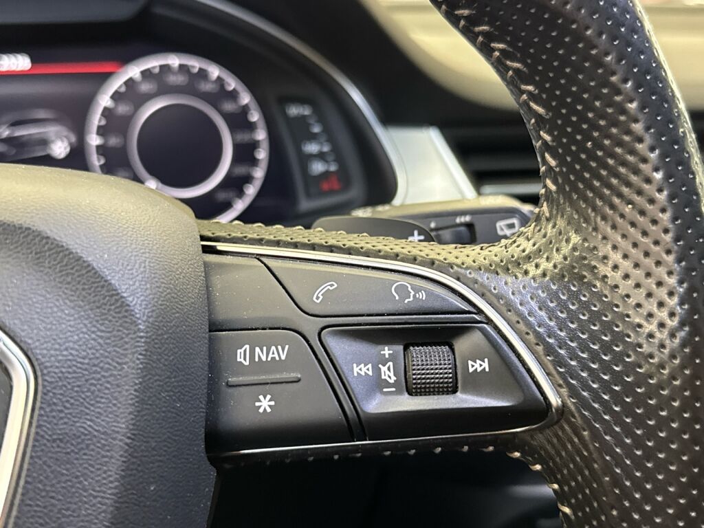 Audi Q7 2017 Harmaa