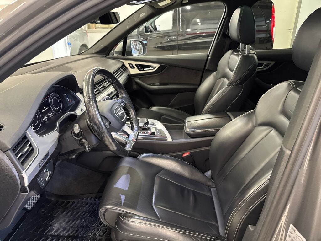 Audi Q7 2017 Harmaa