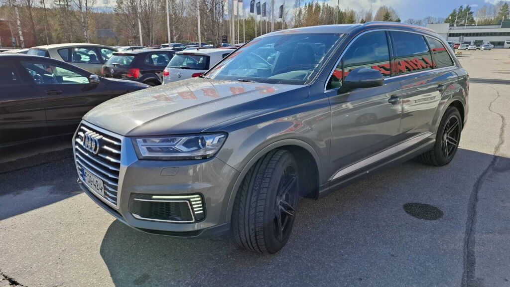 Audi e-tron 2017 Harmaa