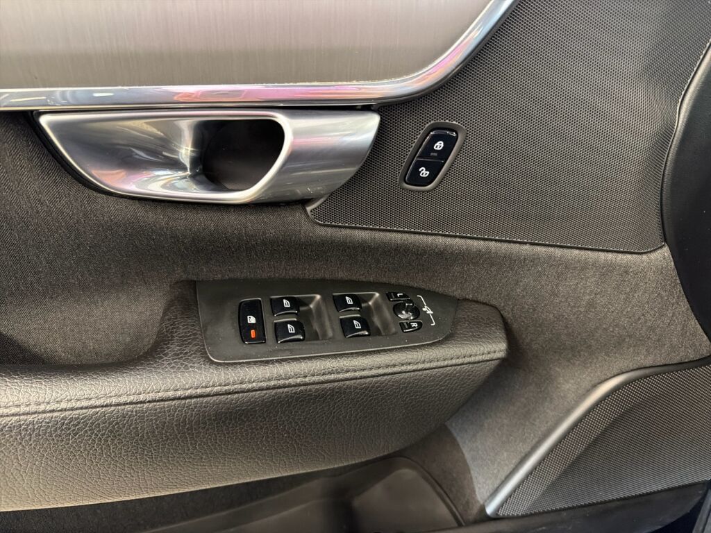 Volvo S90 2018 Musta